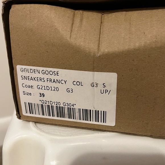 Golden Goose Sneakers - Picture 5 of 5